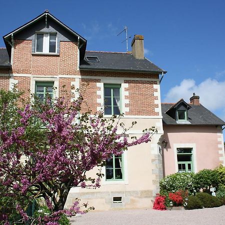 Chambres D'Hotes Du Chalet De Caharet Pipriac Esterno foto