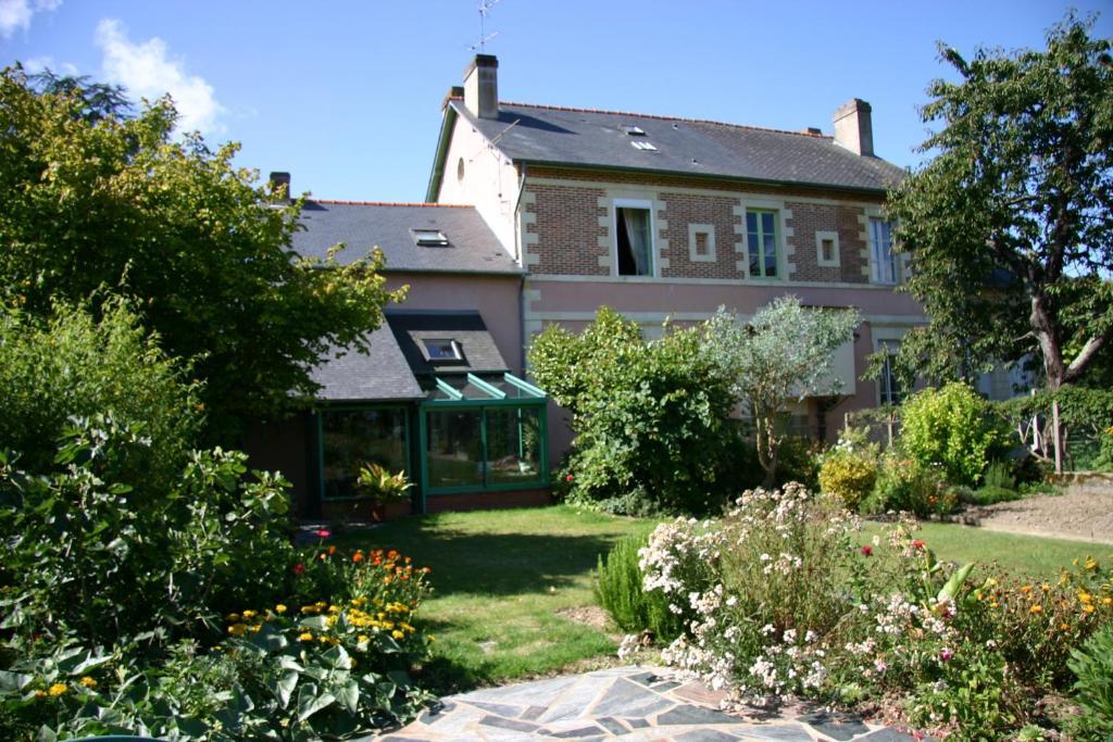 Chambres D'Hotes Du Chalet De Caharet Pipriac Esterno foto