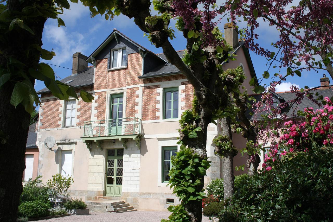 Chambres D'Hotes Du Chalet De Caharet Pipriac Esterno foto